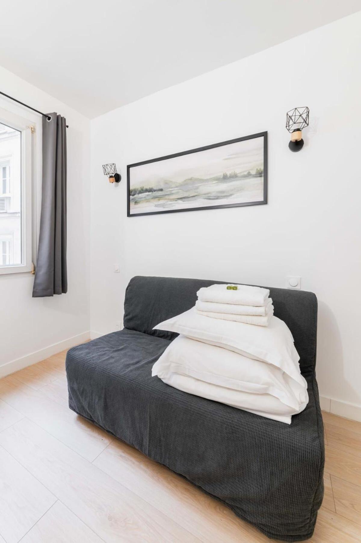 Apartment Sacre Coeur Metro Anvers - 9 -2p